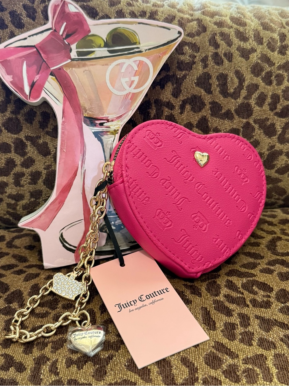 NWT Juicy Couture Logo Pink Zip Wristlet in Heart Shape